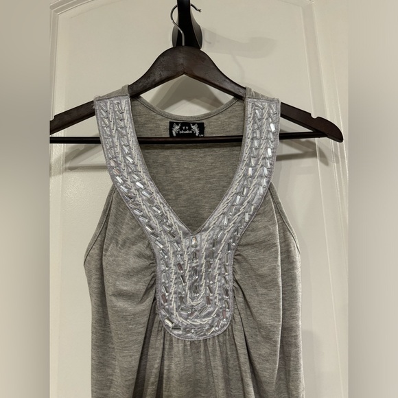 Grey jeweled neck line tank. Size small - Picture 4 of 6